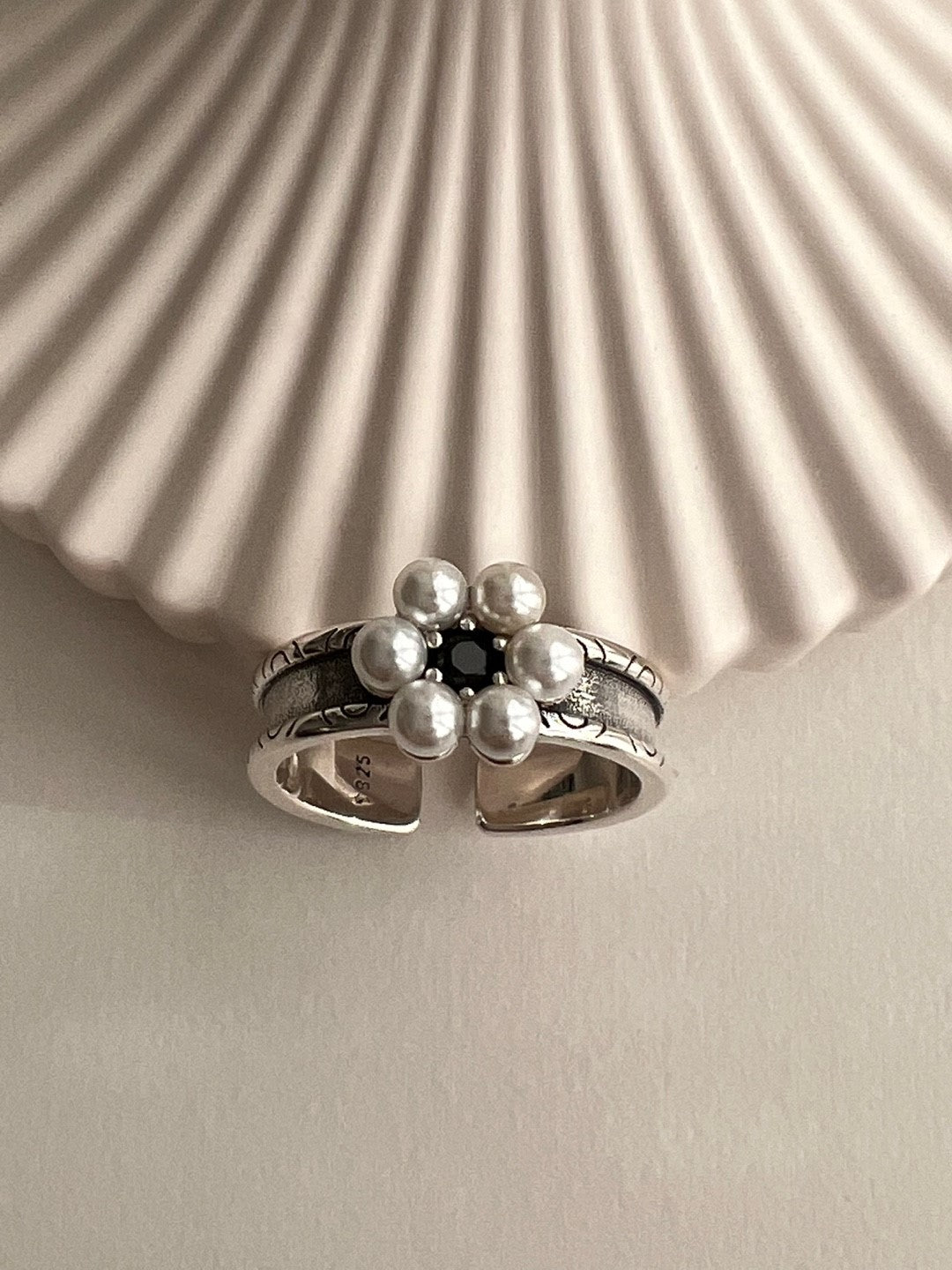 Paxos Flower Vintage Look Ring