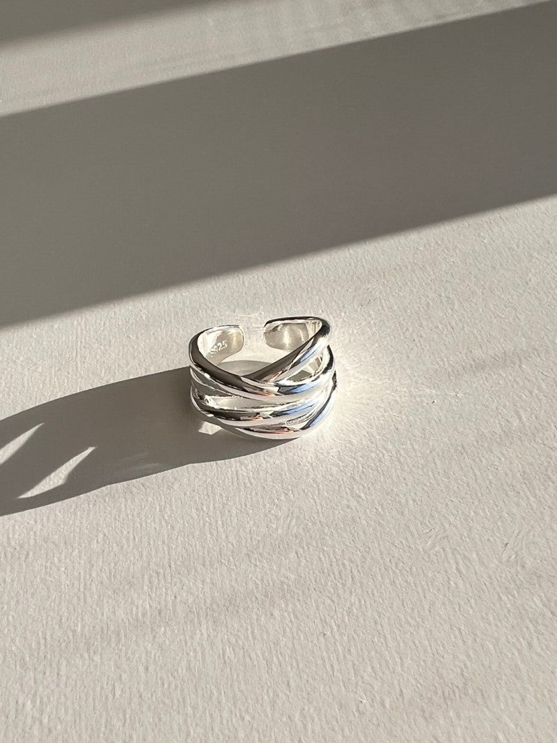 Annie Cross Twisted Ring