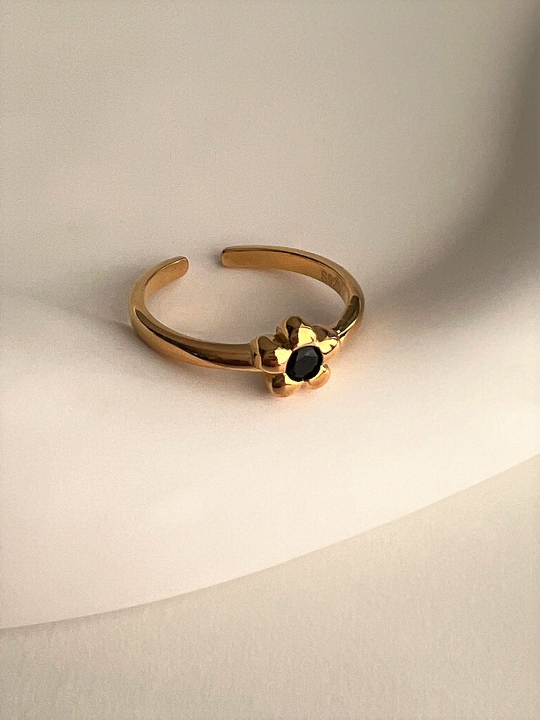 Evia Gold Flower Ring