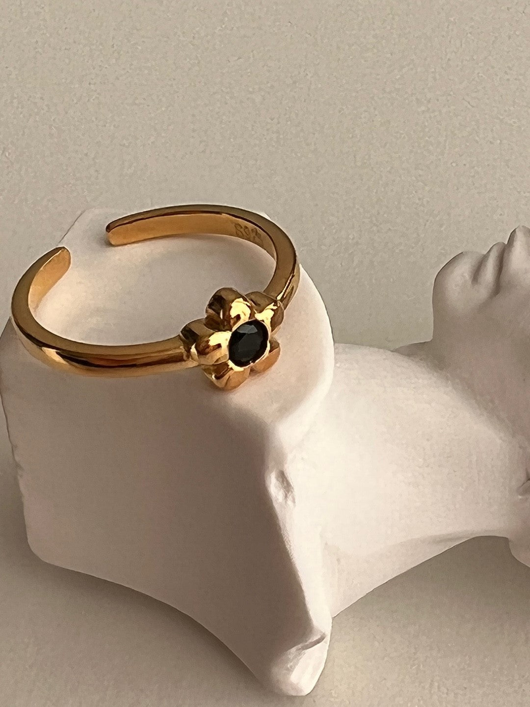 Evia Gold Flower Ring