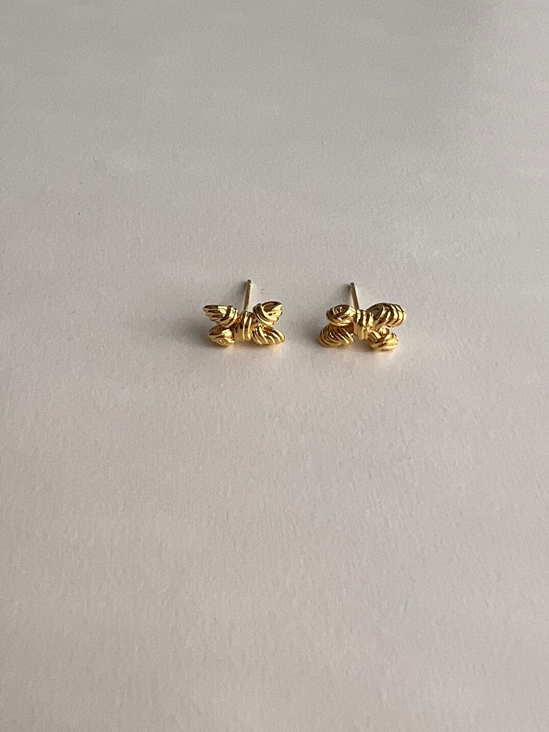 Samos Cute Twisted Bow Studs