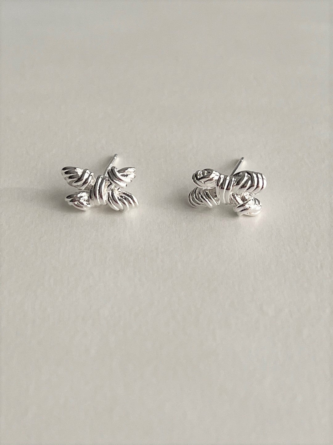Samos Cute Twisted Bow Studs
