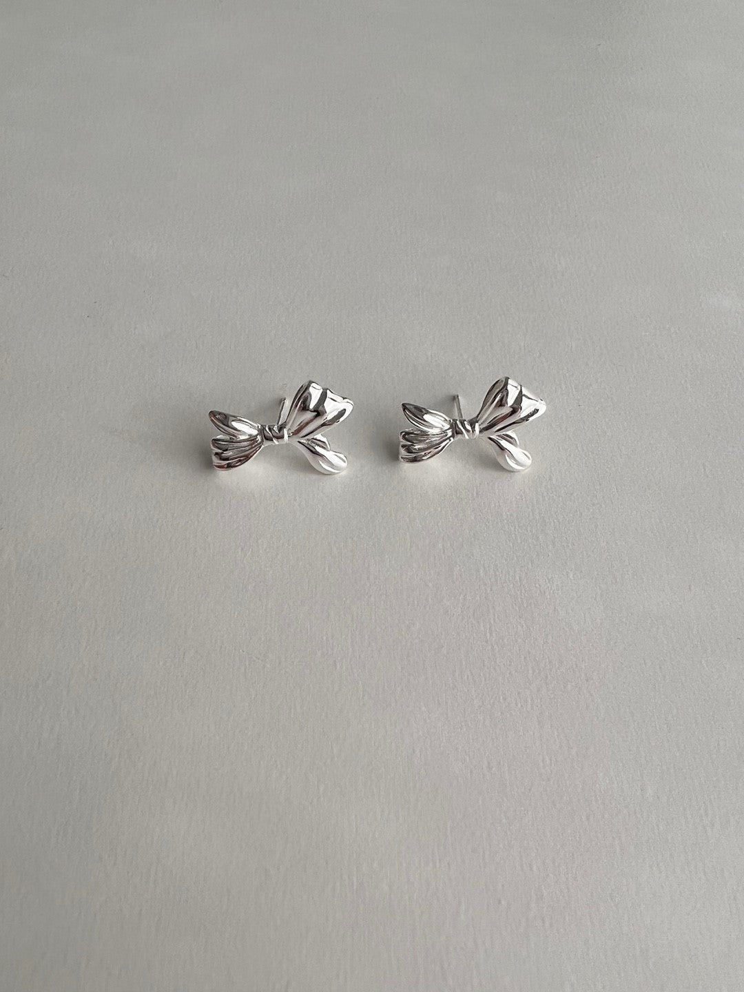 Samos Medium Bow Studs
