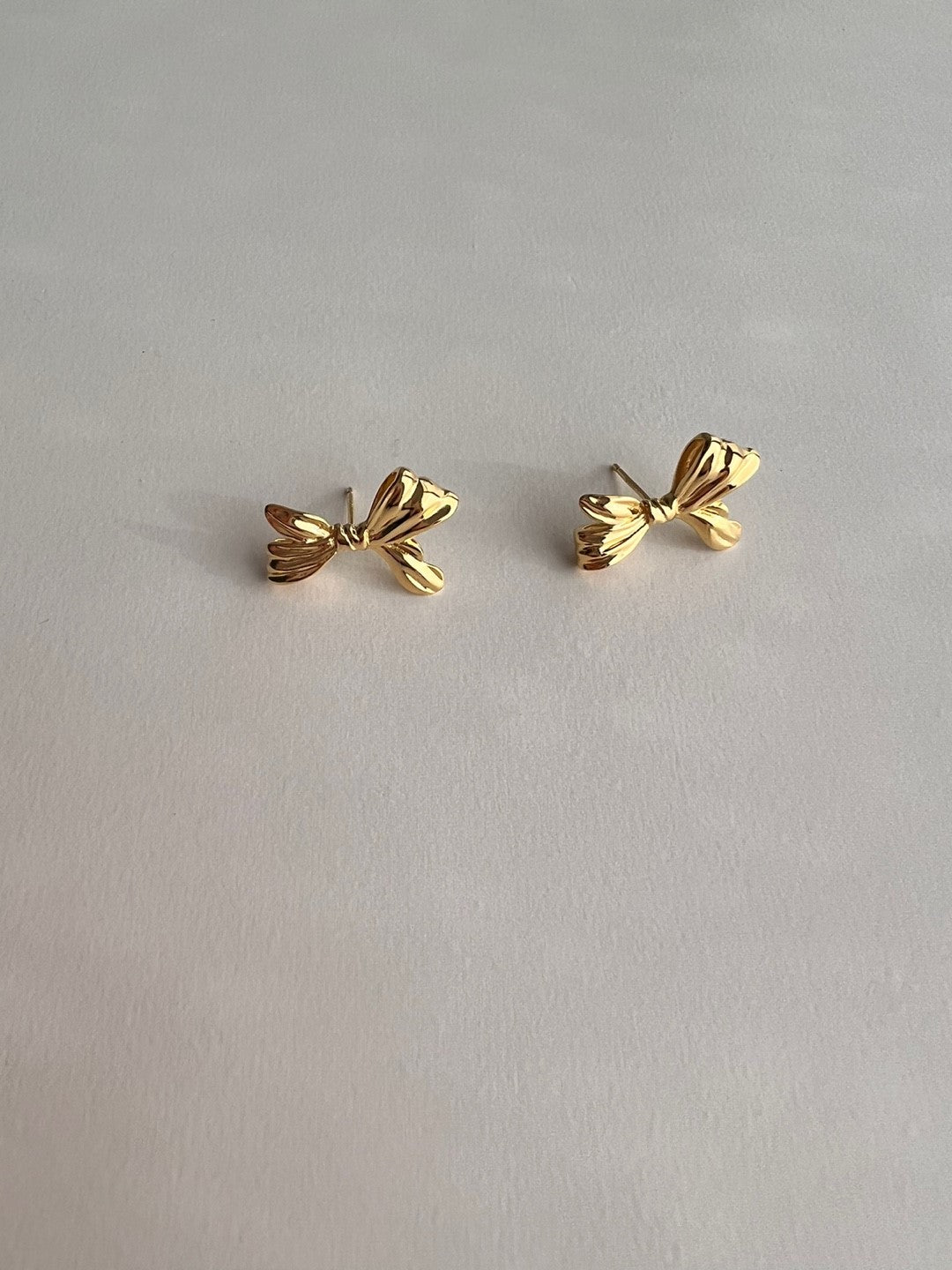 Samos Medium Bow Studs