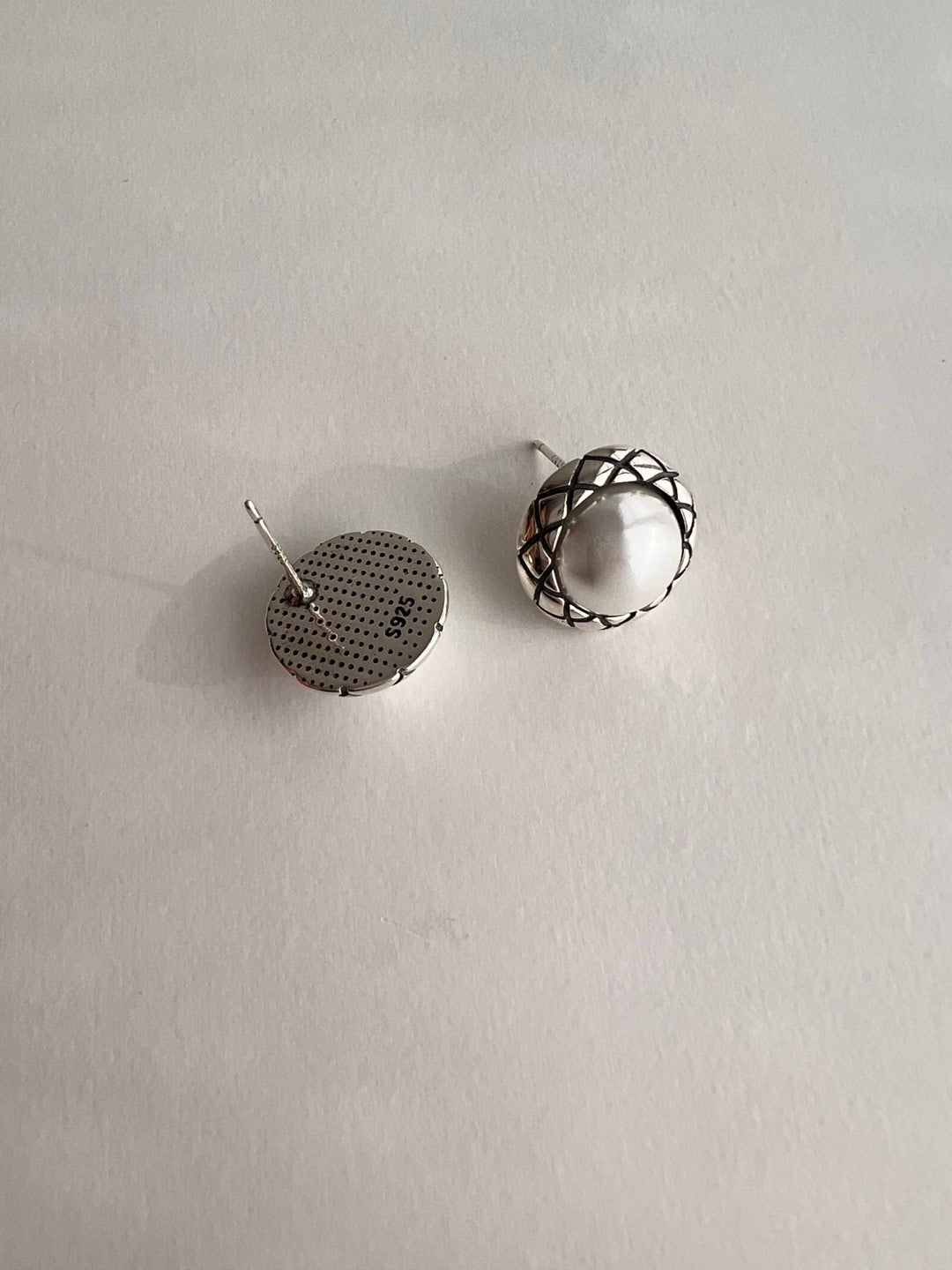 Coco Vintage Look Pearl Studs