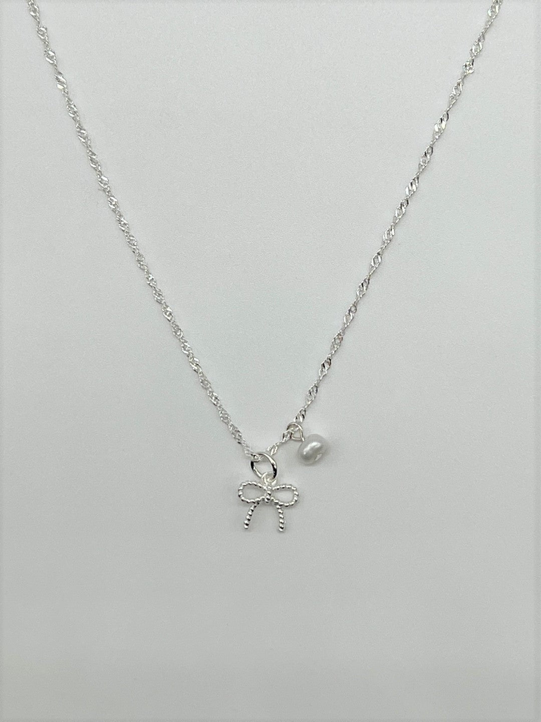Nimos Bow Pearl Point Silver Necklace
