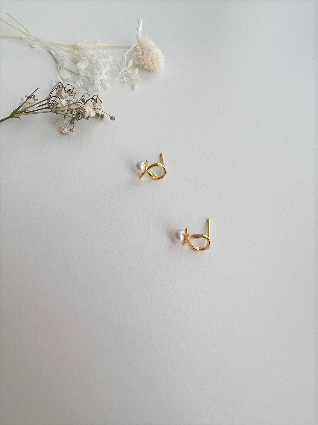 Ahe Little Pearl Studs