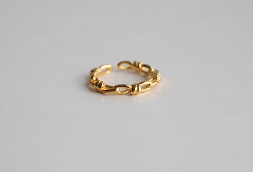 Leros Stylish Twisted Ring