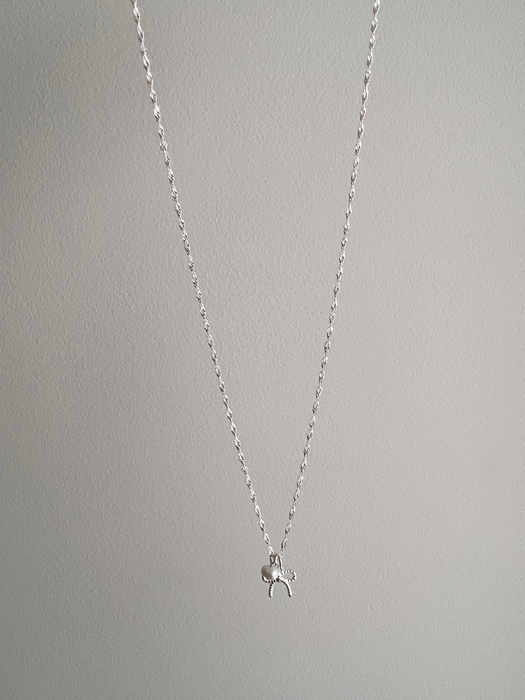 Nimos Bow Pearl Point Silver Necklace