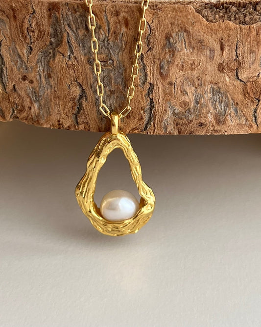 Everleigh Vintage Pearl Drop Necklace