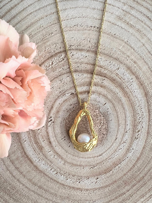 Everleigh Vintage Pearl Drop Necklace