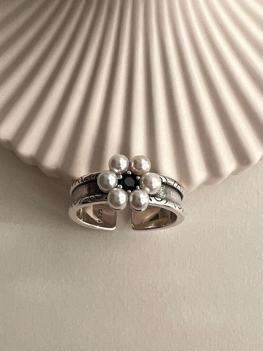 Paxos Flower Vintage Look Ring