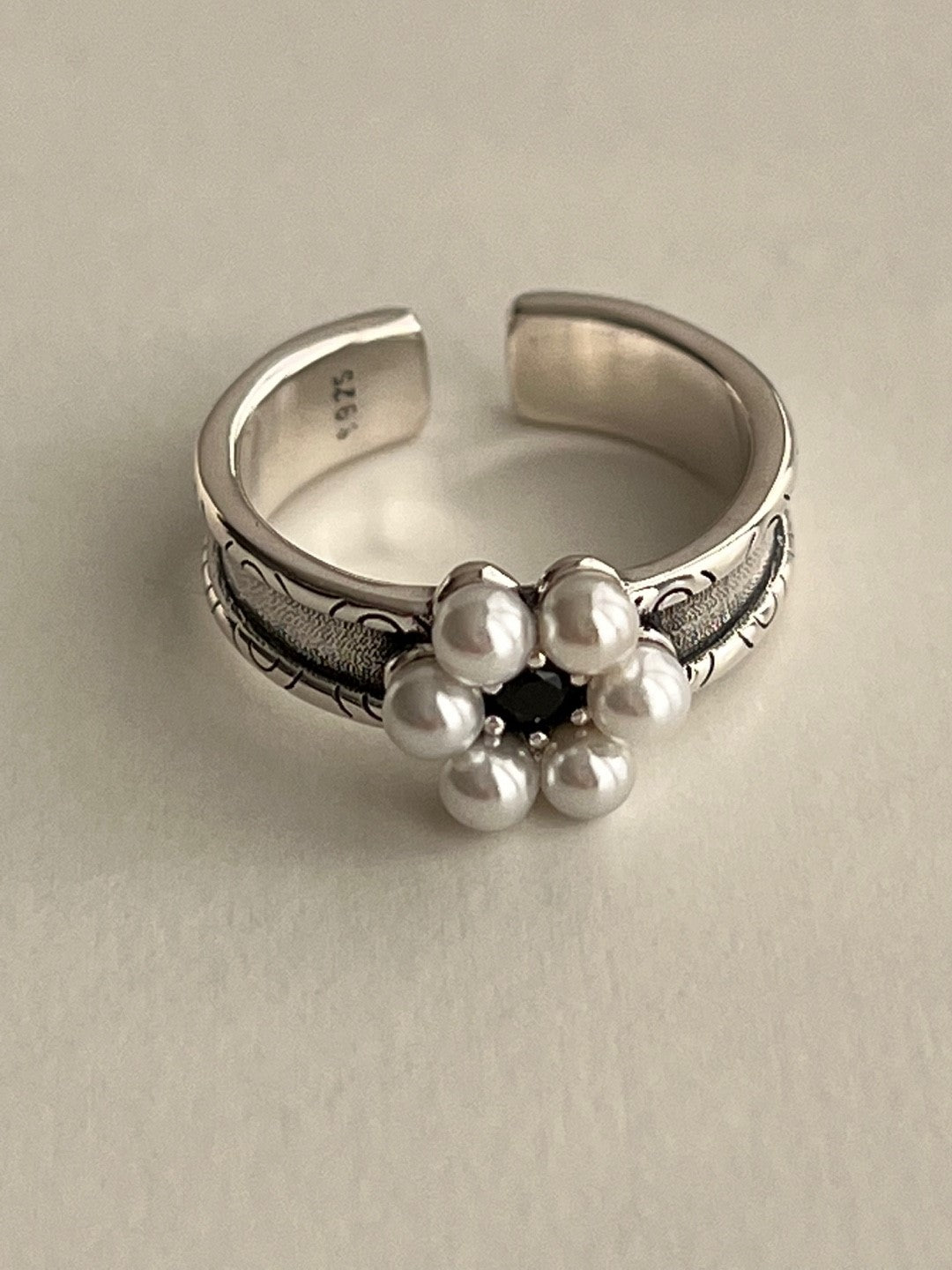 Paxos Flower Vintage Look Ring