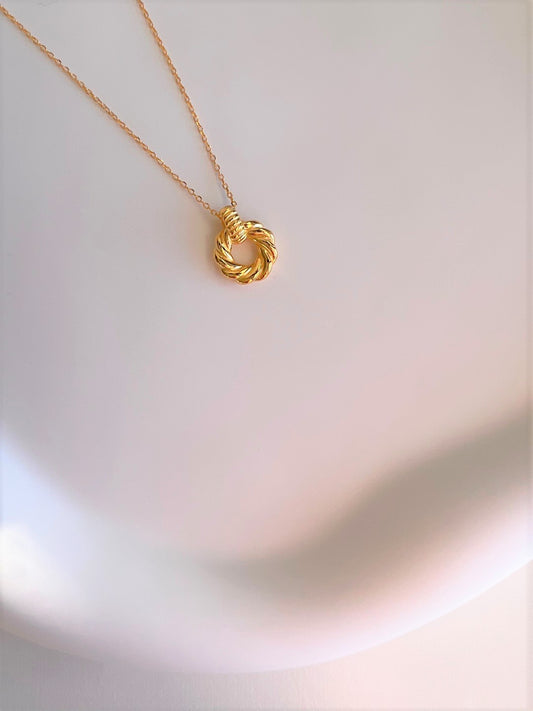 Sirna Twisted Circle Necklace