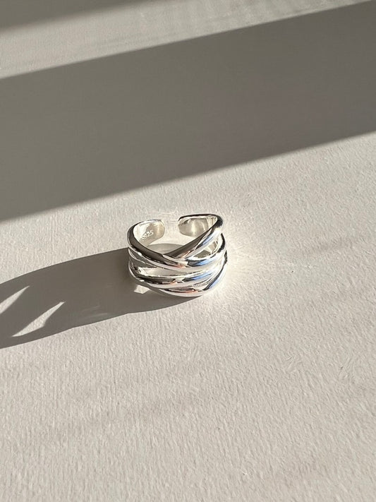 Annie Cross Twisted Ring