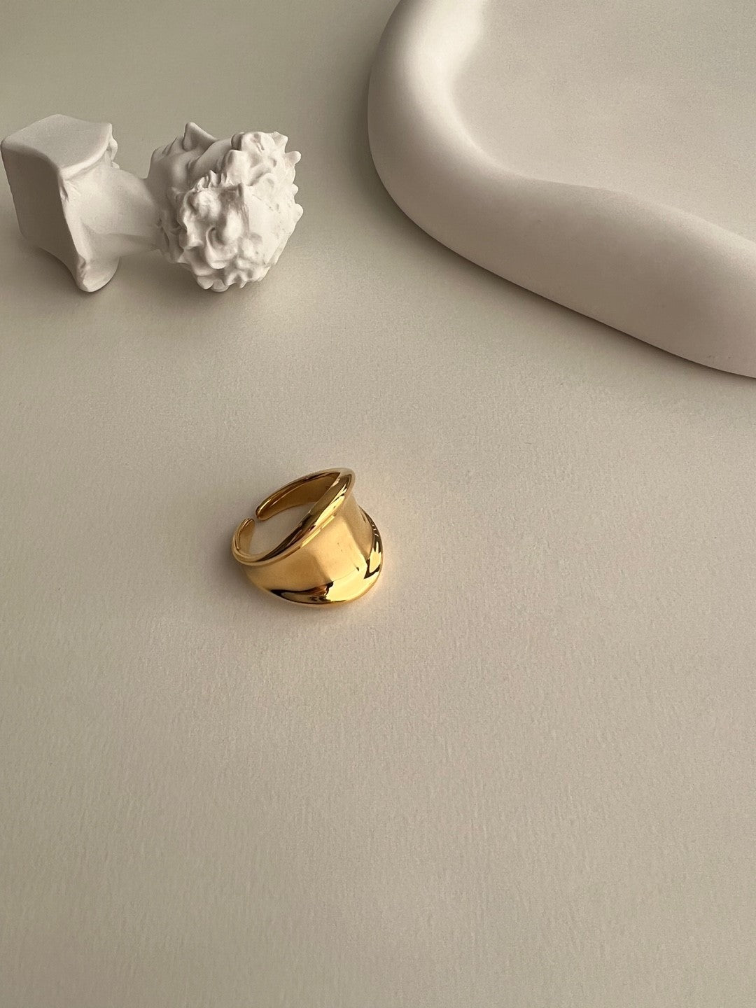 Corfu Simple Chic Ring