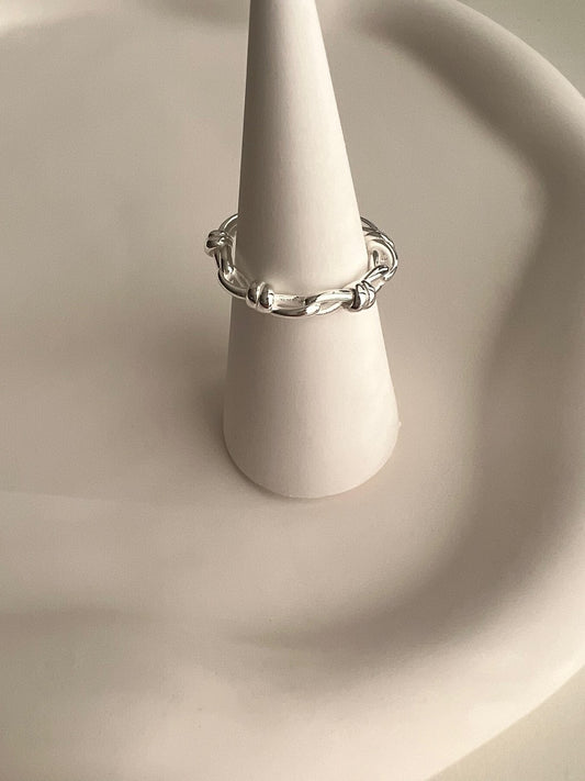 Leros Stylish Twisted Ring