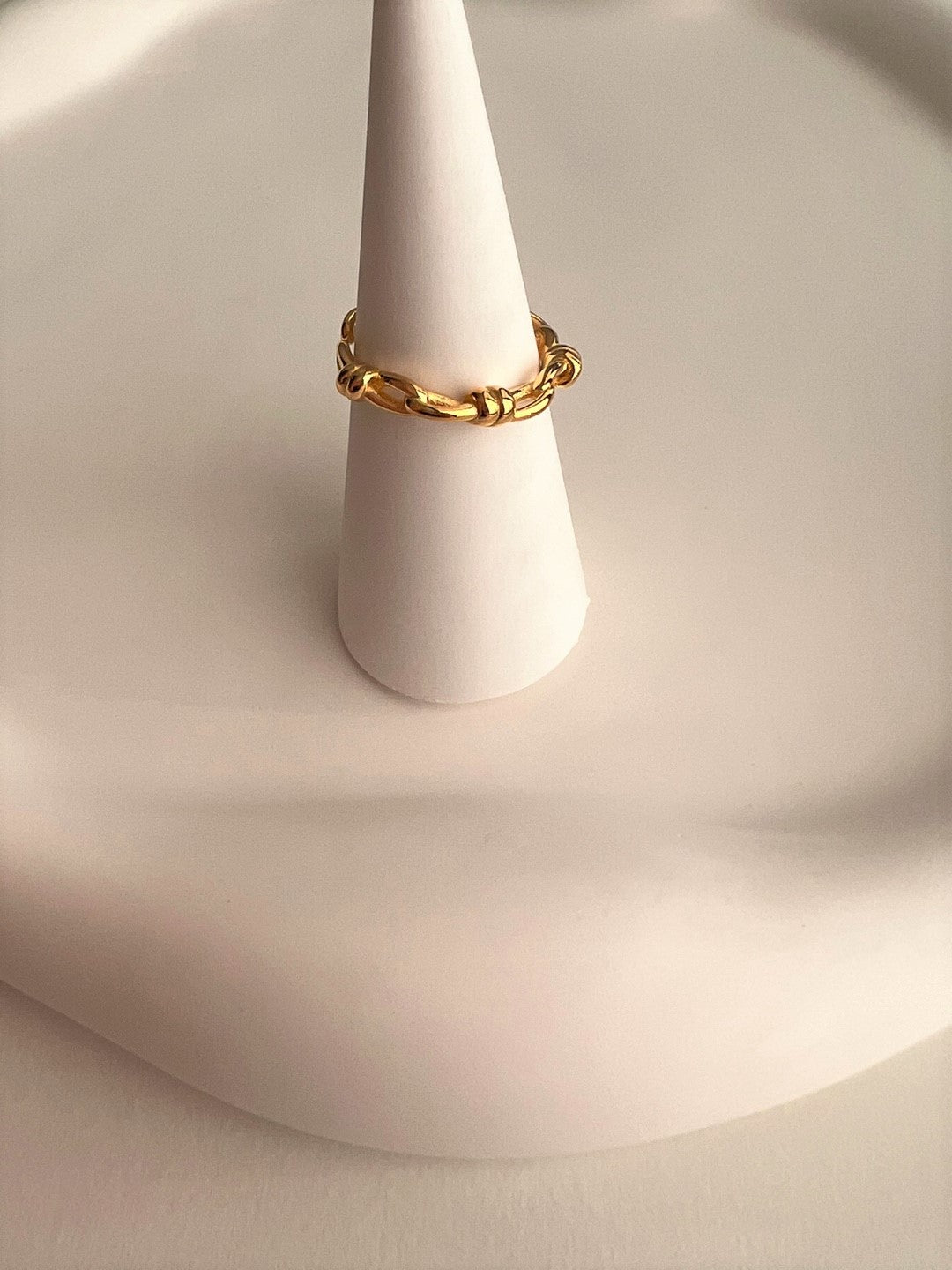 Leros Stylish Twisted Ring