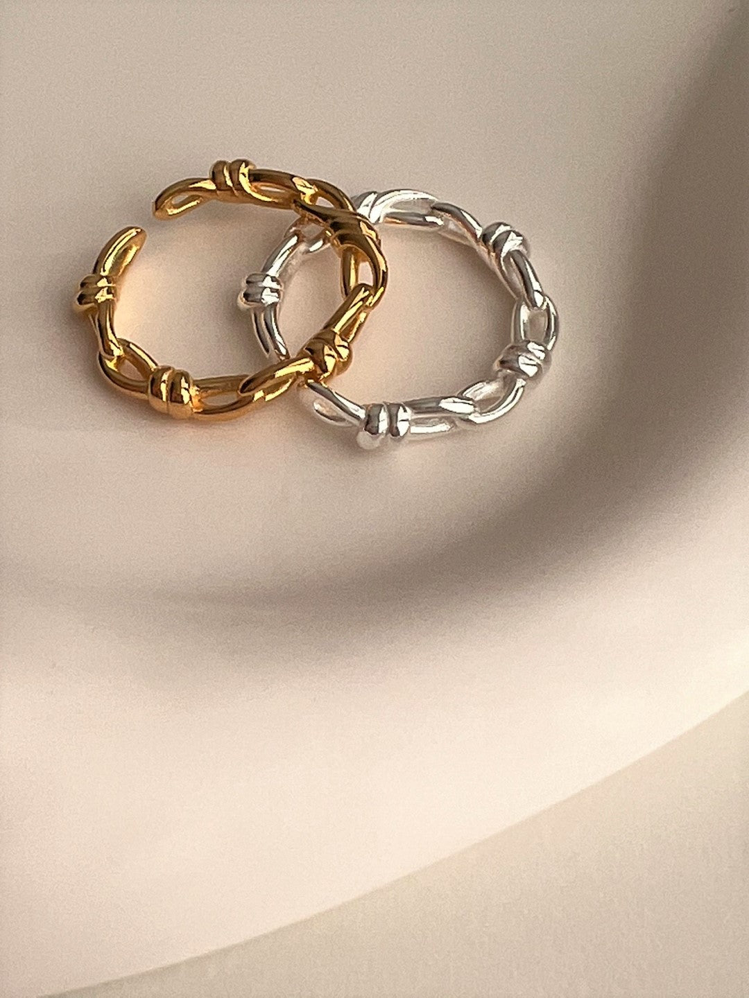 Leros Stylish Twisted Ring