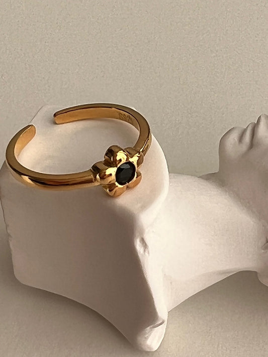 Evia Gold Flower Ring