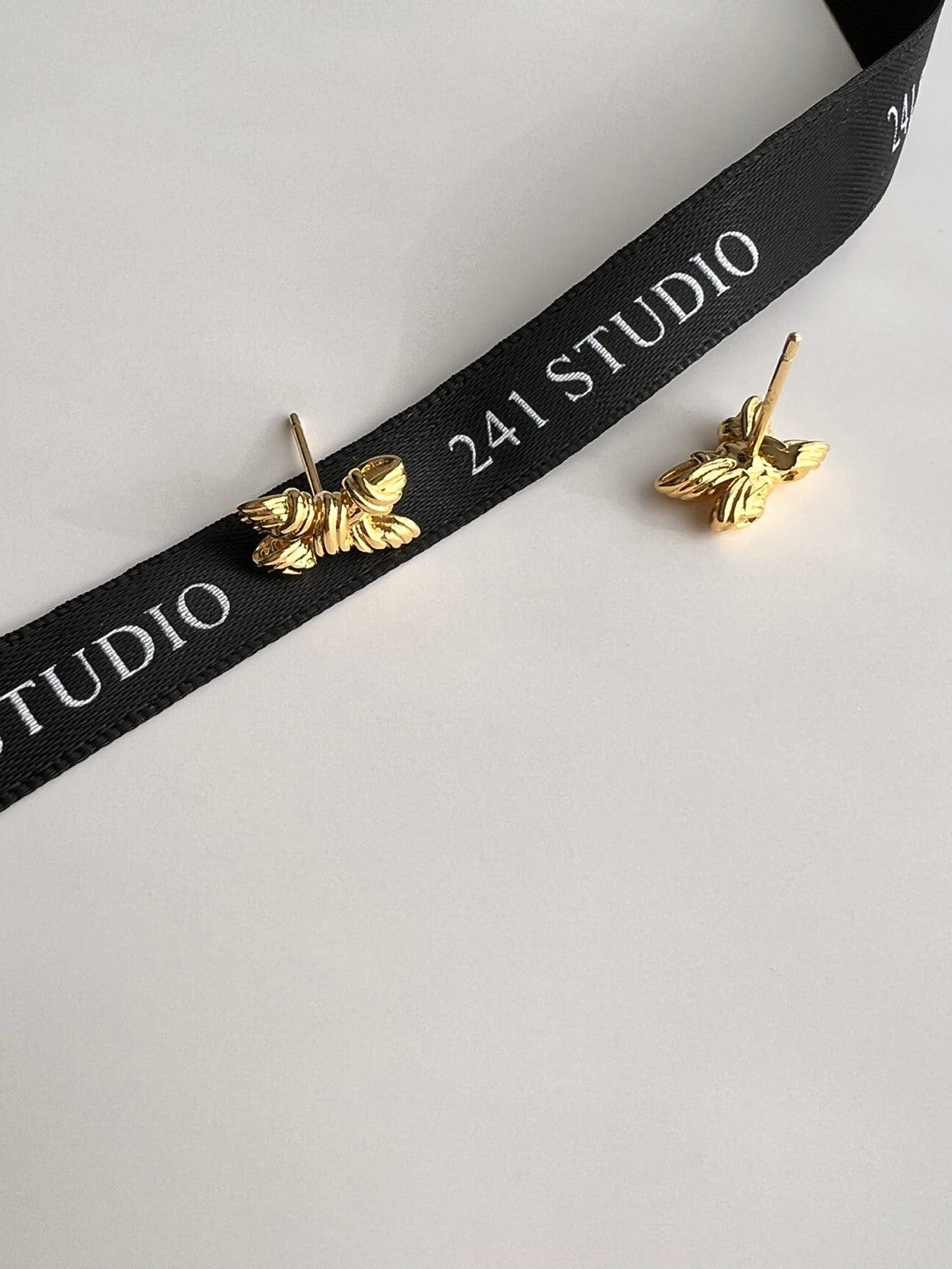 Samos Cute Twisted Bow Studs