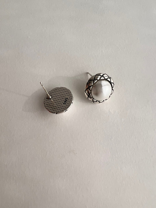Coco Vintage Look Pearl Studs
