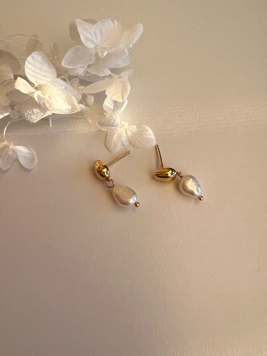 Ahe Gold & Pearl Dots Studs