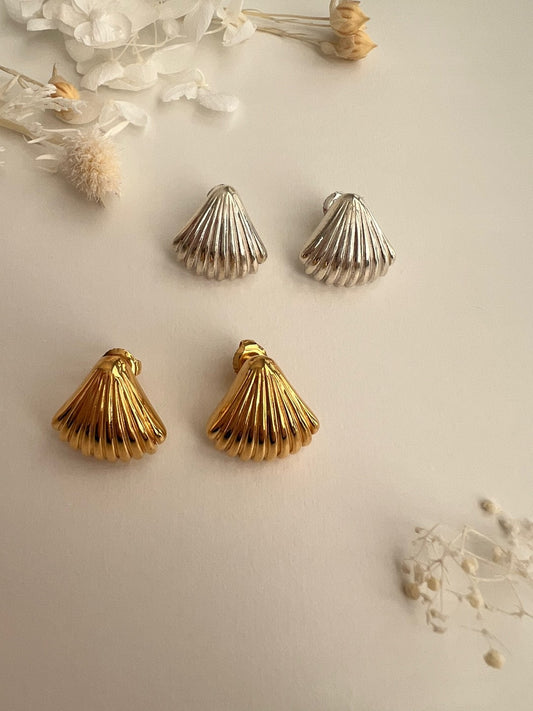 Sisi Shell Studs