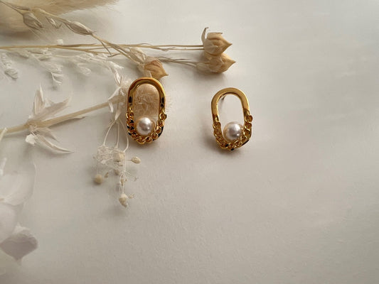 Ahe Soft Chain Chic Studs