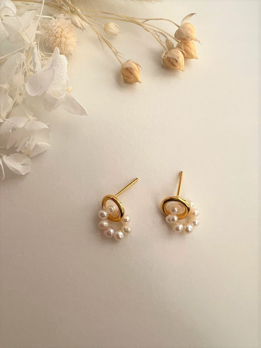Ahe Little Flower Pearl Chic Studs