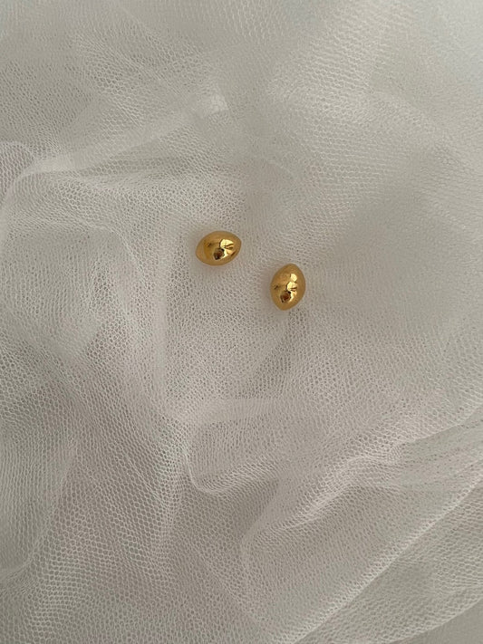 Billy Gold Bean Chic Studs