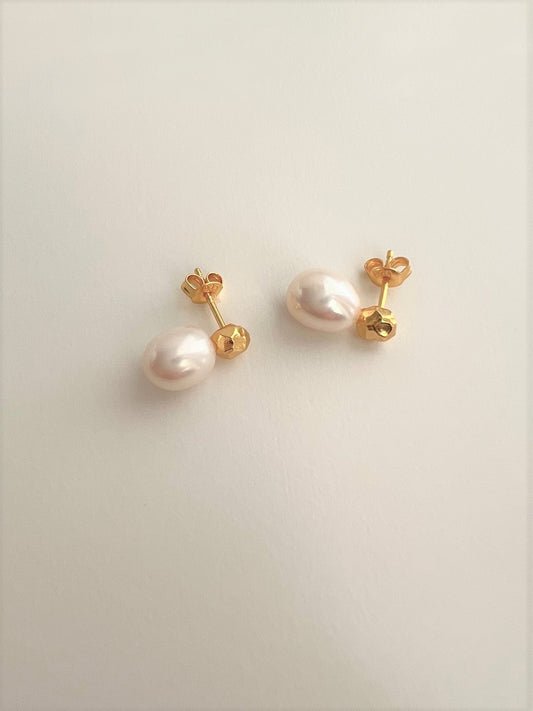 Cecilia Chic Gold & Pearl Dots Studs