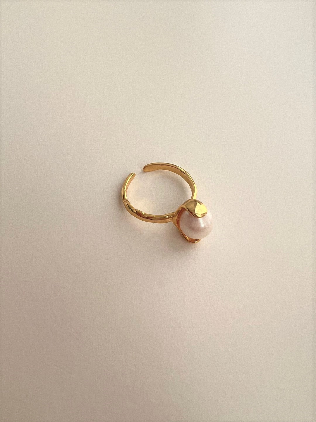 Sisi Single Pearl Gold Ring