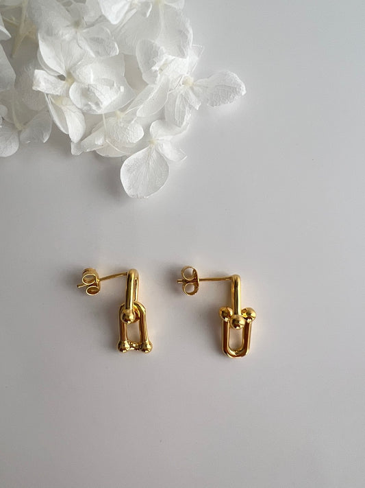 AK Classic Chain Studs