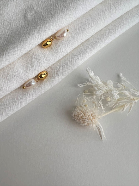 Ahe Gold & Pearl Dots Studs